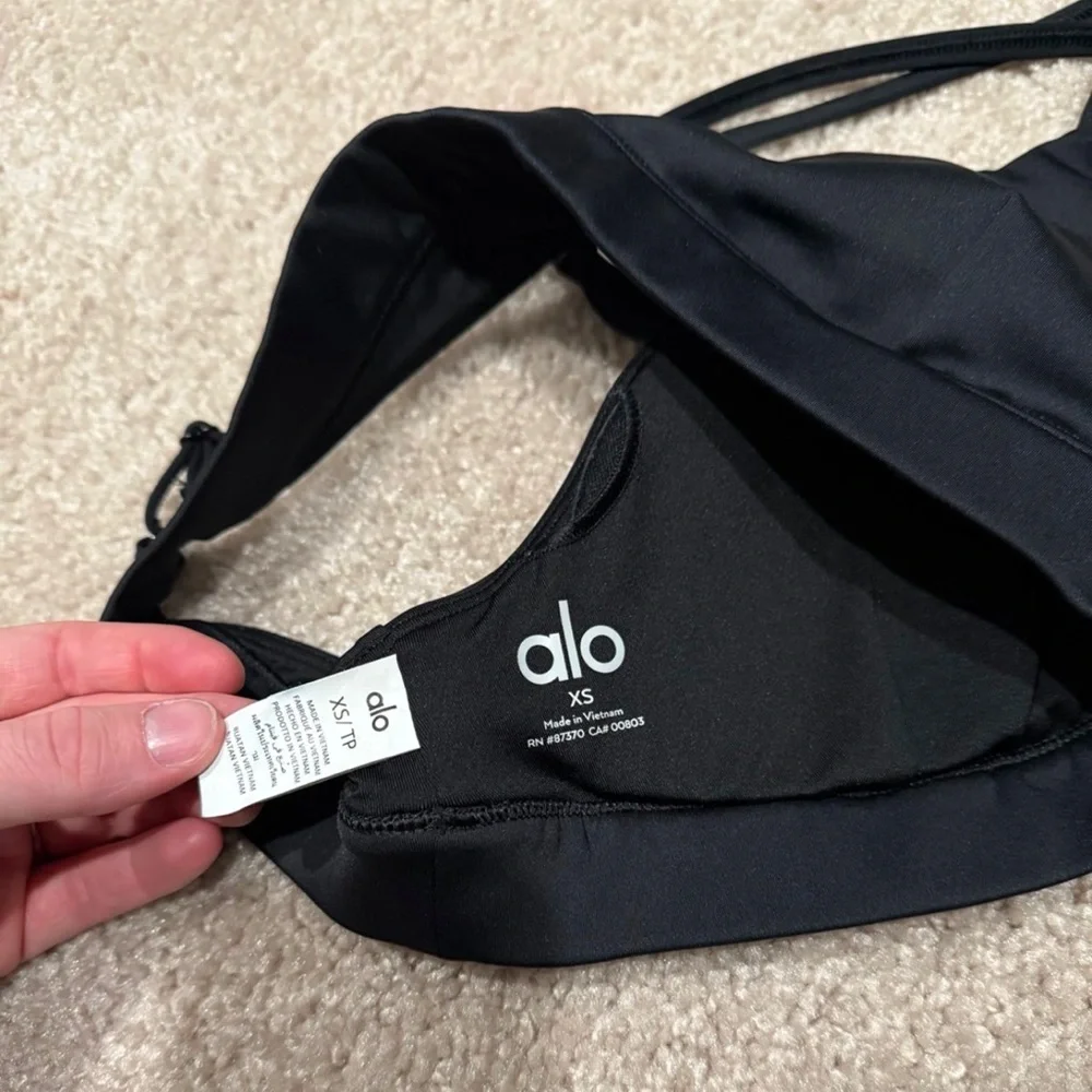 LIKE NEW ALO YOGA AIRLIFT LAYER UP BRA - Picture 7 of 7